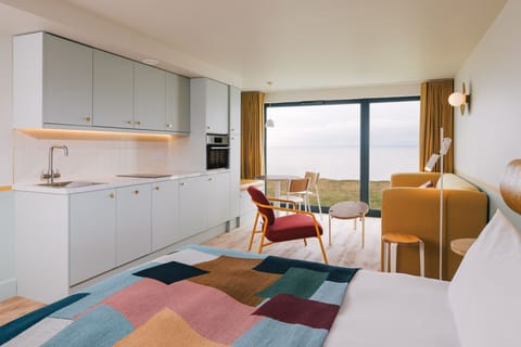 SeaSpace Large Studio, Porth, Cornwall, self catering with Beach Retreats.