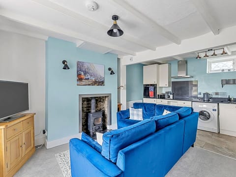 House, Cottage, Freezing, Village, Mountain Village, Resort, Snow, Winter, Alps