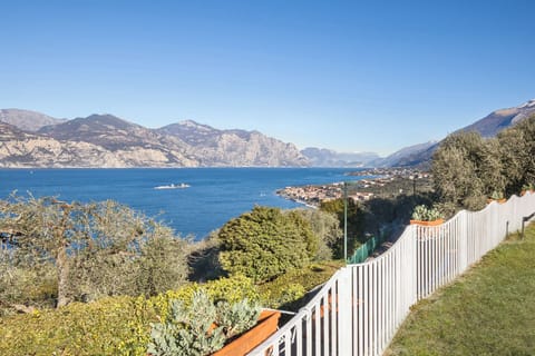 ab25ee05-bca2-4c48-a6e6-b142ace3edac