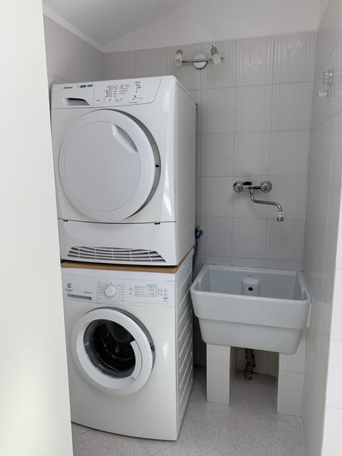 808a0fe3-a4dd-4210-8dfe-7b555bf791be