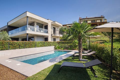 2090d4b2-53d0-4c5c-9c0f-4d35f291b3e6