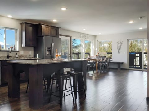 Kitchen - Dining Space Flows for great gatherings 