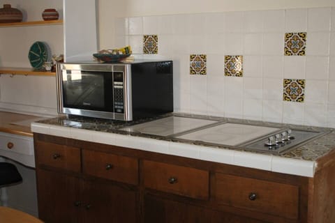 Kitchenette in Apache Cottage (2)