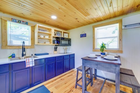 Kitchen | Drip Coffee Maker | Dining Area | Dishware & Flatware Provided