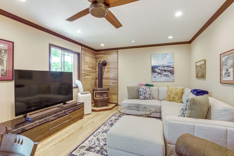 Aurora Vacation Rental | 3BR | 2BA | 1,312 Sq Ft | 3 Steps Required