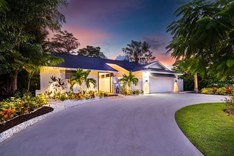Exterior: Captivating tropical charm with vibrant gardens and sunset views await your arrival!
