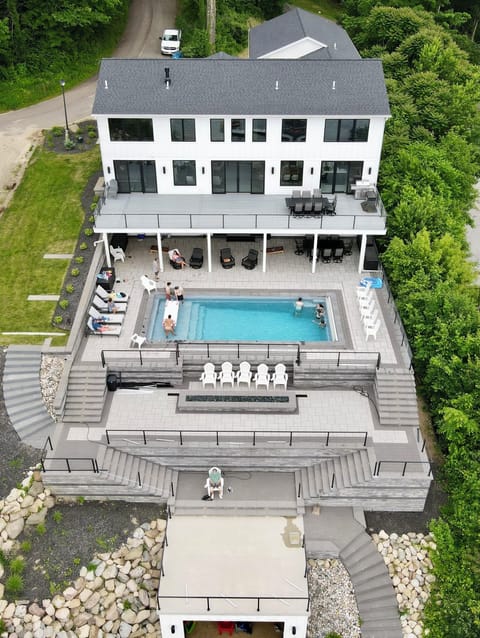 Resort Home on Round Lake 