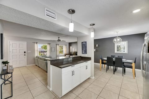 Kitchen/Dining Area