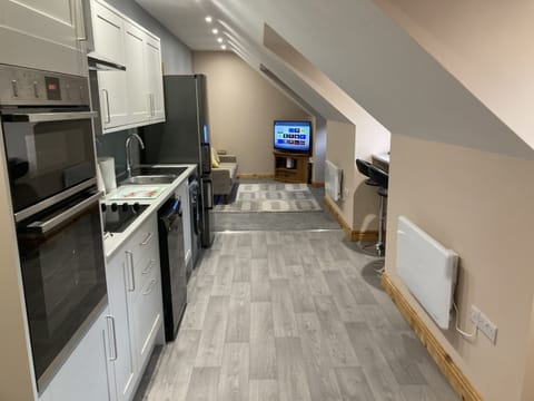 Kitchen & Lounge areas