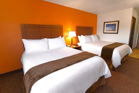 Stretch out in two comfy beds for effortless group stays.