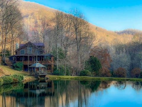 Welcome to the Lakeside Cabin at Memory Mountain! 