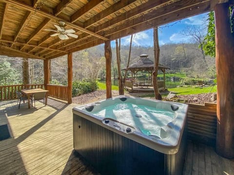 Start the day casting a line into the peaceful fishing pond, and end it soaking in the hot tub under the stars with your favorite drink in hand. Add in a cozy deck dinner and views of the charming gazebo, and you've got the perfect recipe for vacatio
