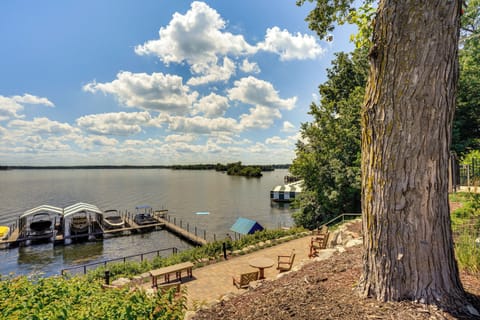 Mound Vacation Rental | 2BR | 1BA | 1,000 Sq Ft | Stairs Required