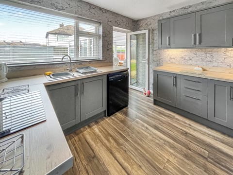Kitchen | May&rsquo;s Cottage, Chapel St. Leonards