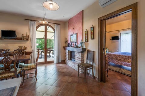 Autumn, Dining Room, Room Detail, Spring, Summer