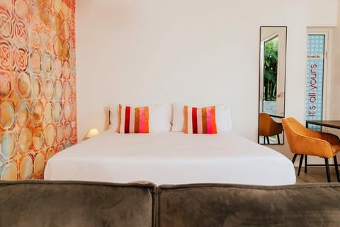 King bed with Living Room (design may vary)