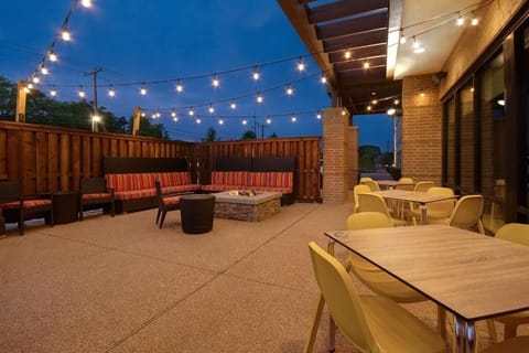 Outdoor fireplace
