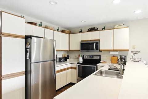 Indoors, Appliance, Refrigerator, Kitchen, Microwave