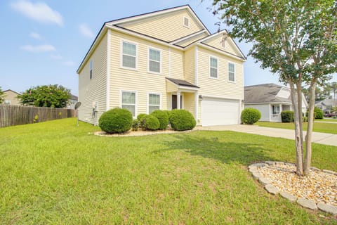 Pooler Vacation Rental | 4BR | 2.5BA | 2,670 Sq Ft | Stairs Required