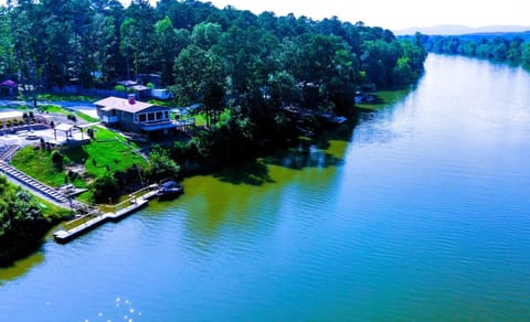 8128 Blacks Bluff Rd, Cave Spring Rental on the Coosa River at Lake Weiss