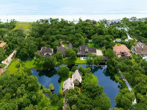 Gorgeous Home on Peninsula with Walkway to Ocean
