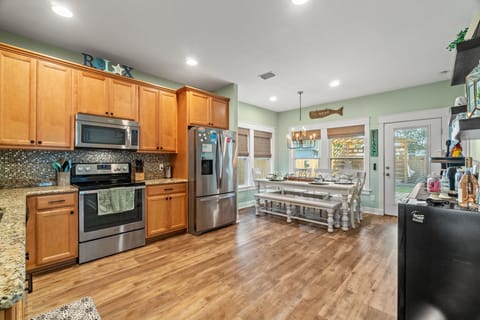 Lots of room for the whole crew and to cook a feast!