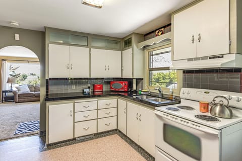 Kitchen | Dining Table | 1st Floor