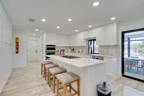 Kitchen | Keurig Coffee Maker | Dishwasher | Blender | 1st Floor