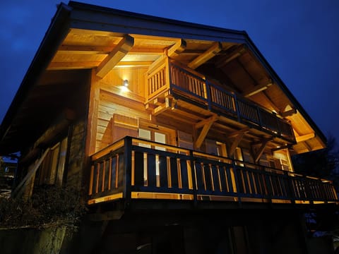 Balconies with views of the Fiz mountain, Mont Blanc and the Aravis
