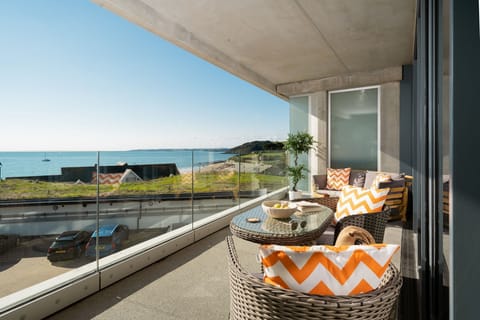 Balcony at 24 The Liner, Falmouth, Cornwall, self catering with Beach Retreats.