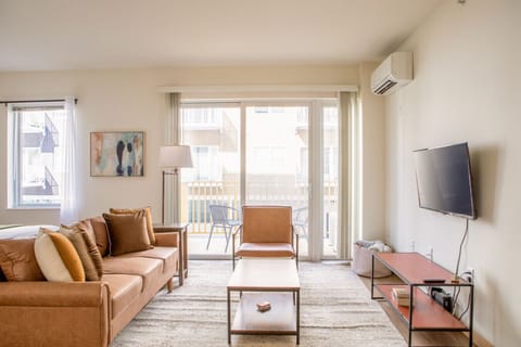 Spacious living room