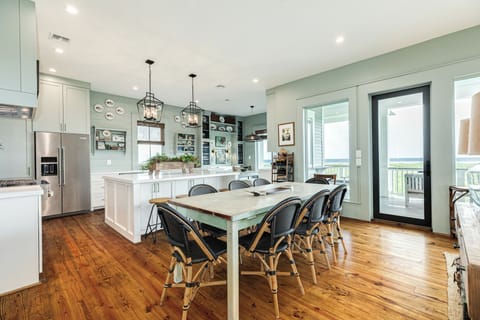 Sit up to 8 at the spacious dining table