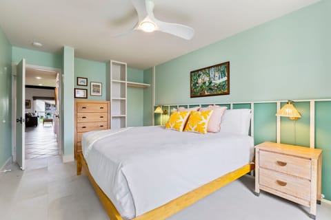 Welcome to Hale Kamaole 221 a spacious 3 bedroom, 2 bath that has been fully renovated and refurnished