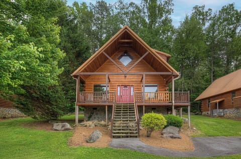 Cabin with mountain views, steps from national forest