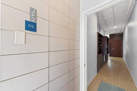 JP2 Unit 112: Bright hall, wood floors & secure pod steps from campus.
