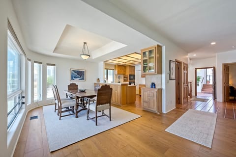 Entry way, dining area, and kitchen