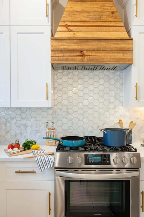 Spacious & Well-Stocked Kitchen