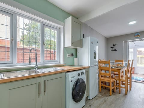 Kitchen/diner | Sandy Lodge, Chapel St Leonards