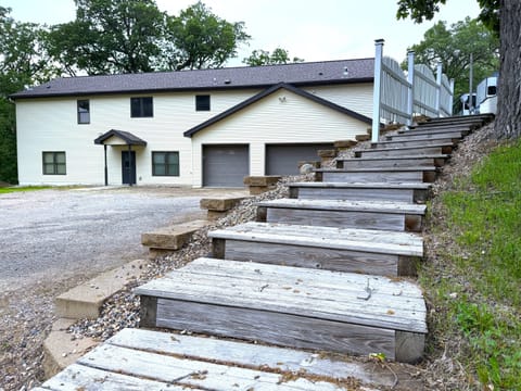Boardwalk up to the deck