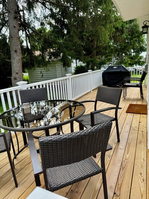 Outdoor seating for 8 with Weber Grill on private back yard.