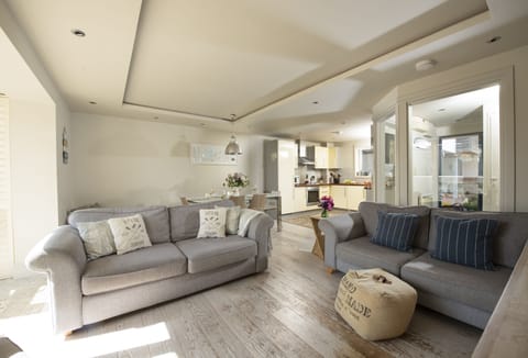 7 Pentire Rocks, Polzeath: This property is all ground level