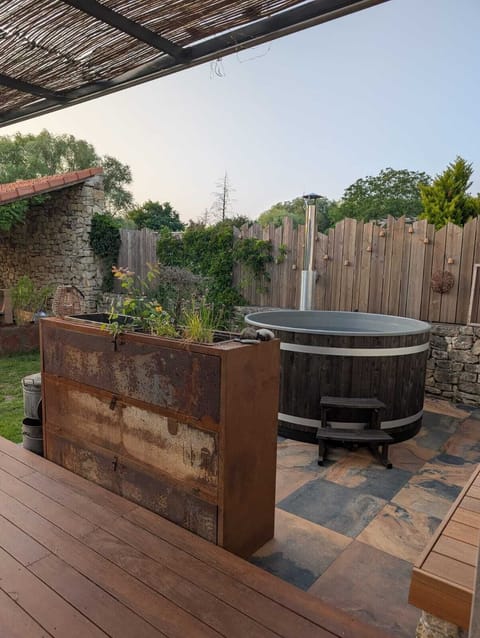 Outdoor spa tub