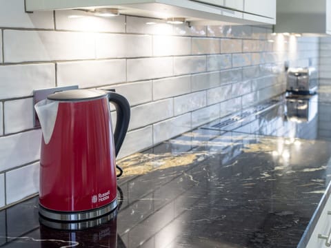 Kitchen Appliance, Kitchen, Major Appliance, Home Appliance, Countertop, Cabinetry, Small Appliance, Tile