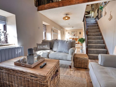 Furniture, Interior Design, Couch, Wall, Flooring, Living Room, Wood, Floor, Room, Home