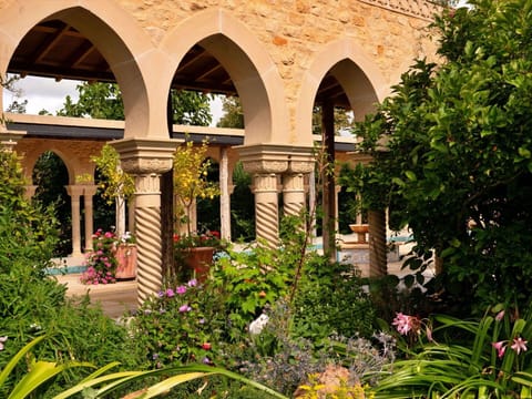 Arch, Column, Shrub, Architecture, Garden, Arcade, Hacienda, Courtyard, Shade