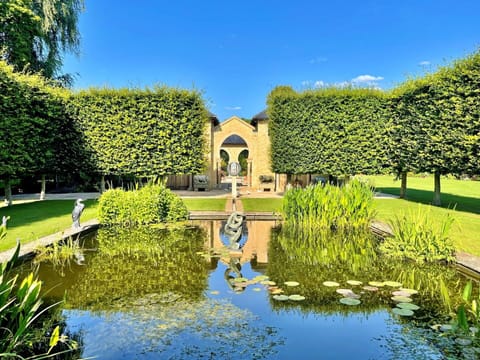 Green, Shrub, Garden, Spring, Landscaping, Hedge, Botanical Garden, Water Feature, Park