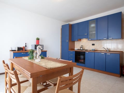 Flooring, Furniture, Wood, Interior Design, Floor, Cabinetry, Room, Countertop, Kitchen & Dining Room Table, Kitchen