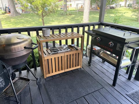 Outdoor prep area includes a griddle, grill, and plenty of outdoor utensils.