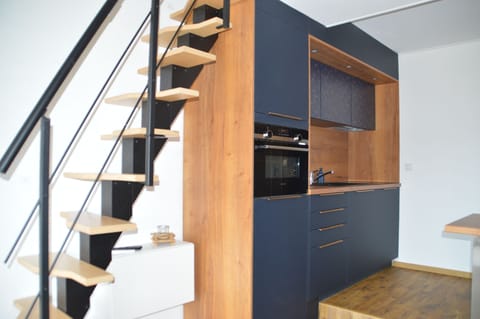 Space-saving staircase & Kitchen