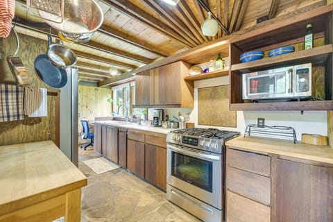 Kitchen | Refrigerator | Toaster | 1st Floor